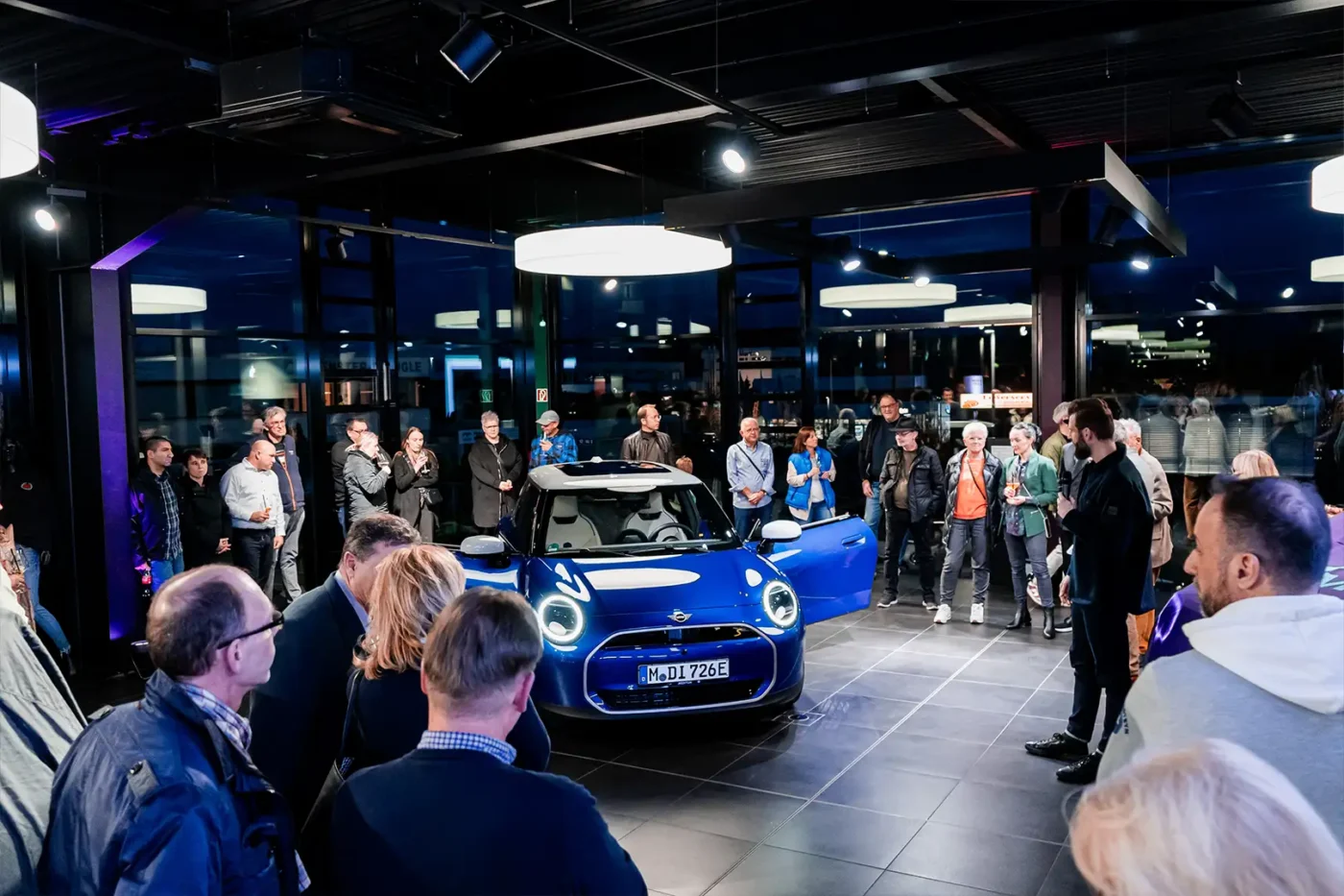 MINI Preview NEXT GEN bei uns in der Reutlinger MINI Area des Menton Automobilcenters. Hier wurden der neue MINI Cooper und der neue MINI Countryman gezeigt.